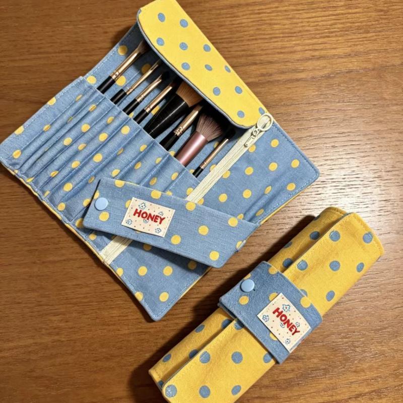 Vintage Polka Dot Roll Up Penc - đánh giá và giá Makeup