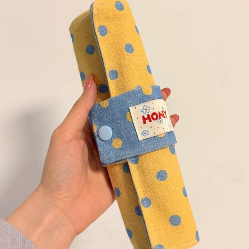 Vintage Polka Dot Roll Up Penc - đánh giá và giá Makeup